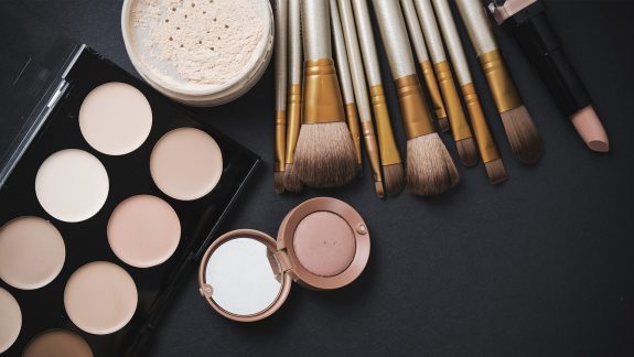 Forskellige makeup artikler.