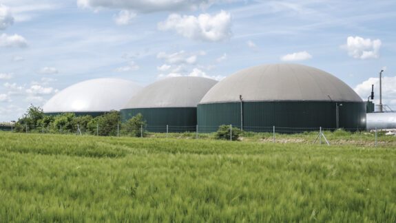 Biogasanlæg nær mark